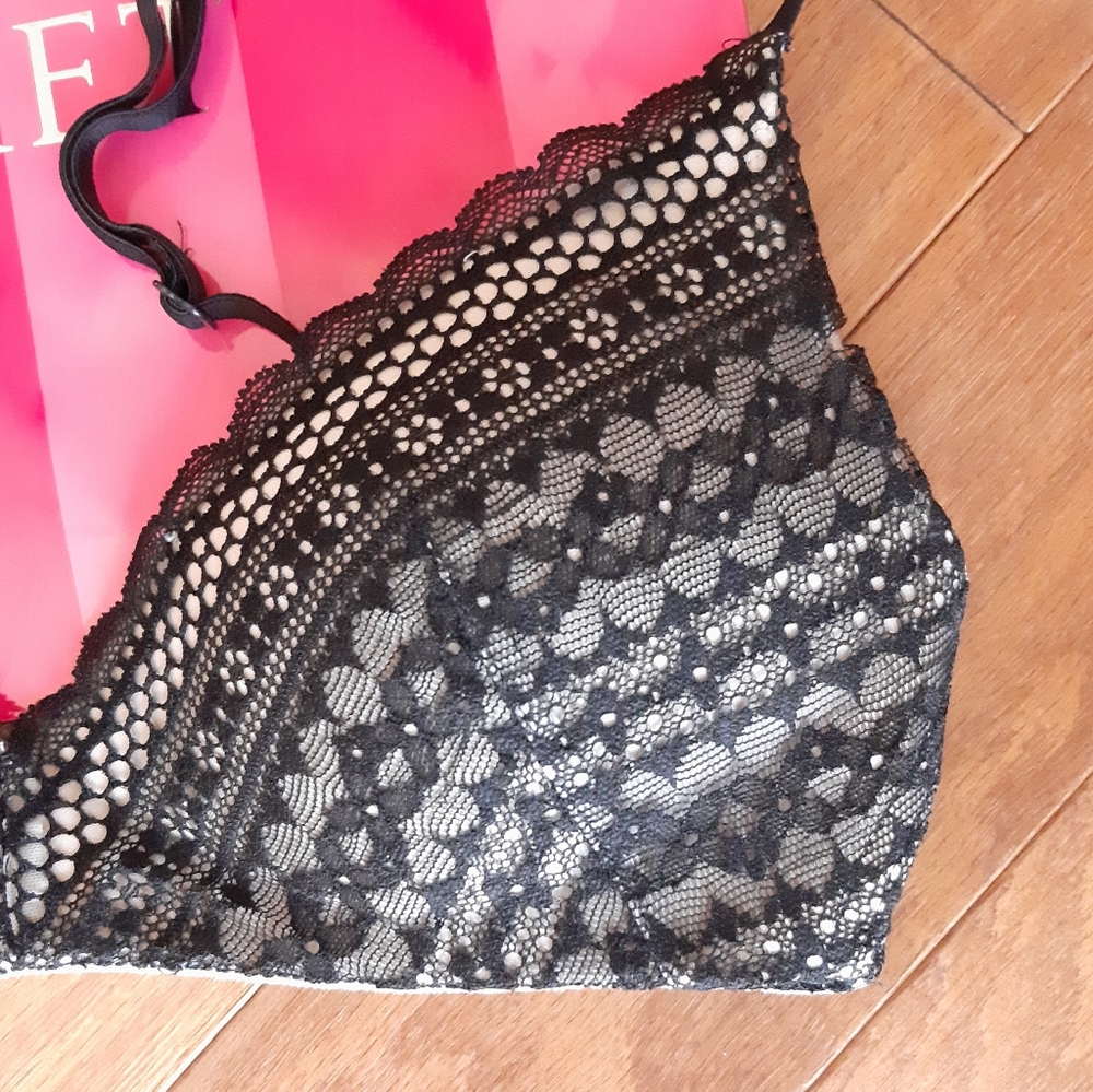 Victoria's Secret No Wire Bra size 32A - Picture 5 of 9